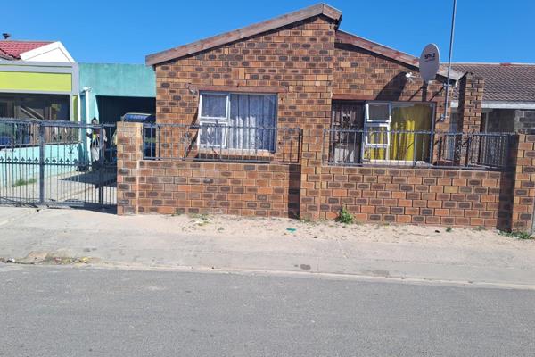 Here is a property situated on a large plot in Nyanga. The property has already been renovated and consists of the following features.
The property consists of an open plan lounge and dining area, with big aluminium windows. The ...