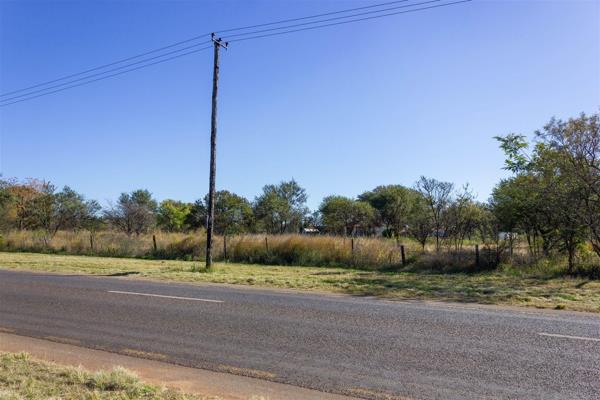 We are proud to present this property in Heatherdale, Pretoria North.

This 2.2 HA farm ...