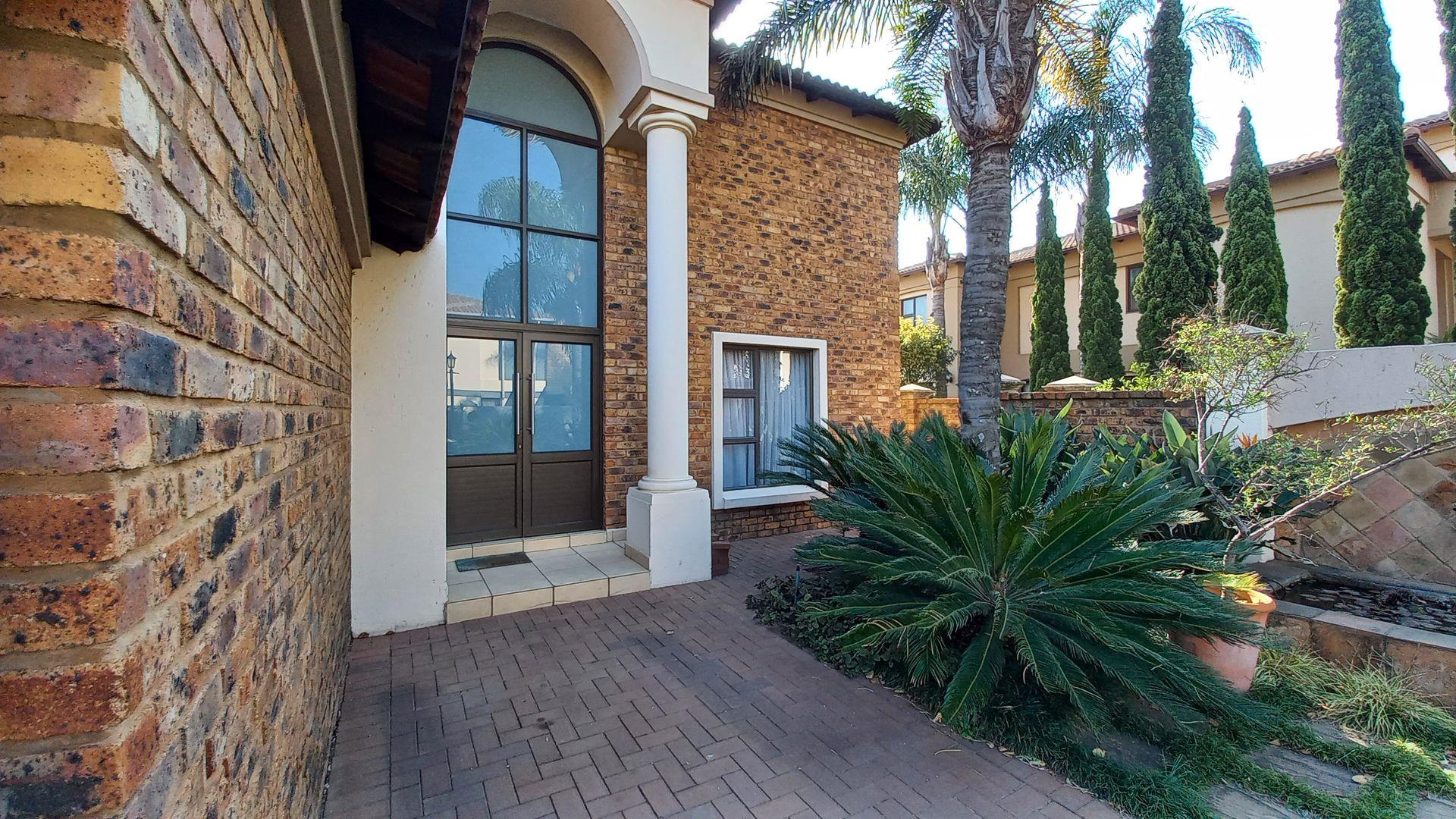 3 Bedroom House for sale in Libradene P24113534998