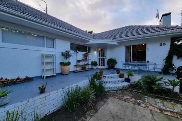 This charming Boston home boasts 3 bedrooms and beautiful parquet flooring. The open-plan living area adds to the warmth and charm of ...