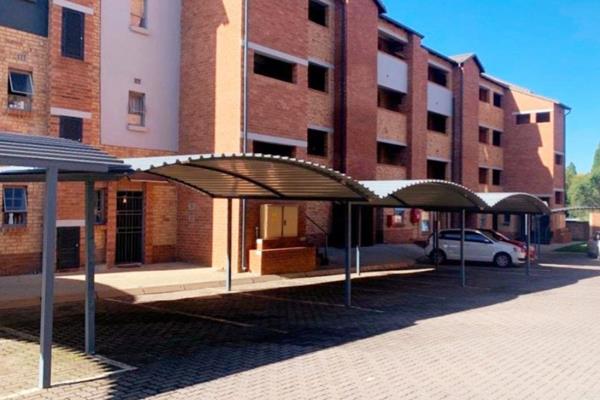 A 2 Bedroom Apartment in Heuweloord that has a Bathroom with a shower . It accommodates the kids playing area Apartments iis in the ...