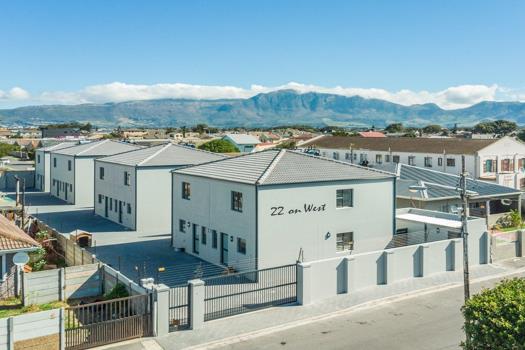 3 Bedroom Townhouse to rent in Grassy Park