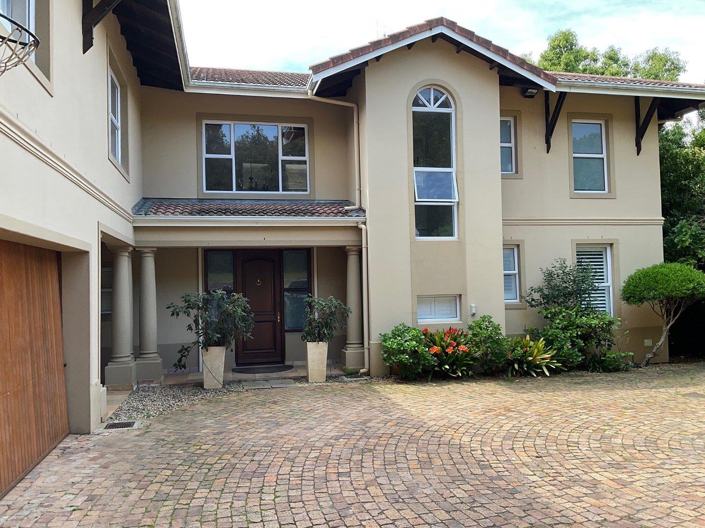 6 Bedroom House for sale in Constantia - P24-113539552