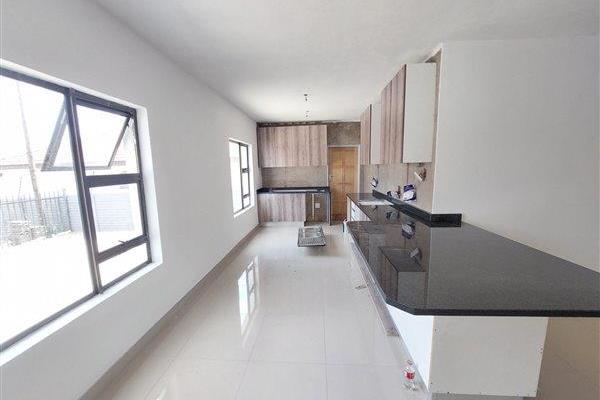 Brand New Modern 3 Bedroom 2 Bathrooms to let in Complex in Erasmia.

Electrical Fence + Remote Control Gate

Spacious open plan ...