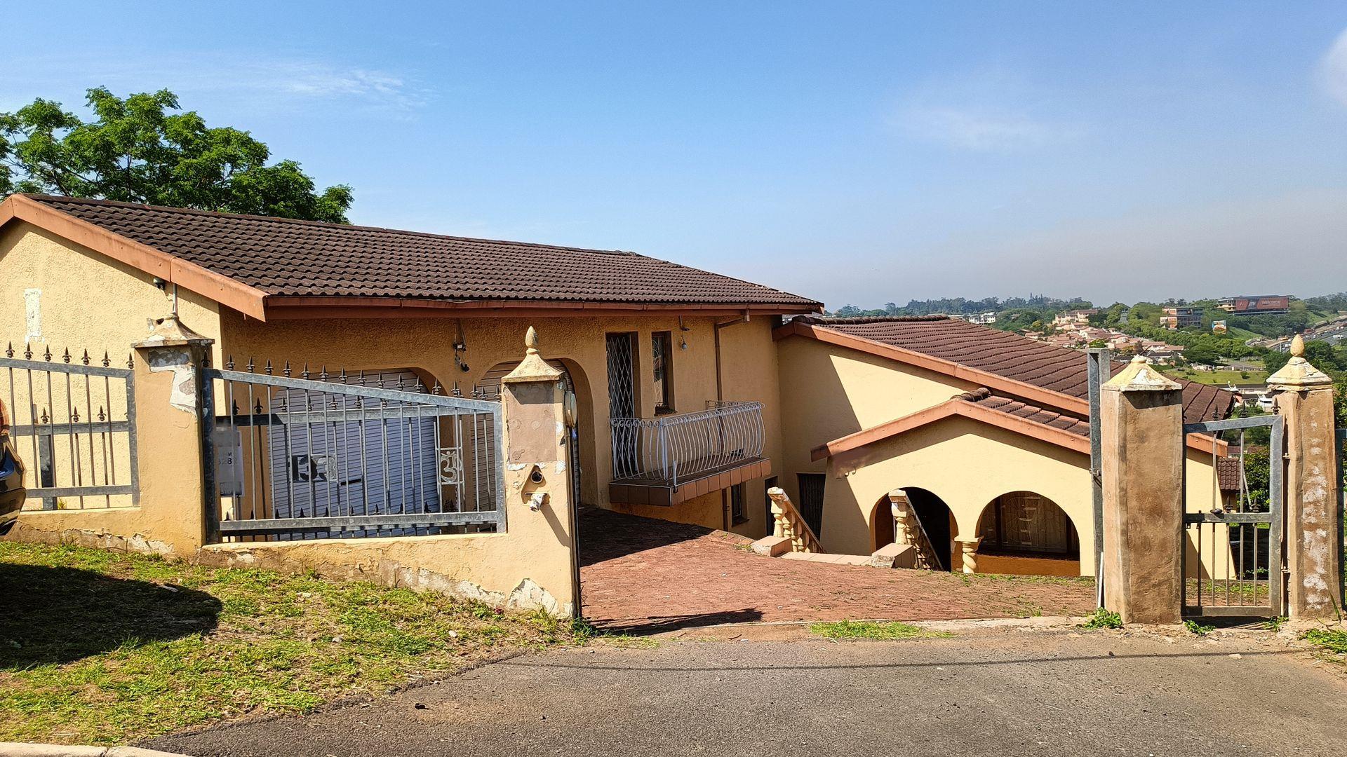 4 Bedroom House for sale in Clare Hills P24113400811