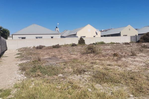 This 339 sqm plot is situated in Saldanha, with building plans 
where you can build your home in the west coast.

Plot and Plan:

2 ...