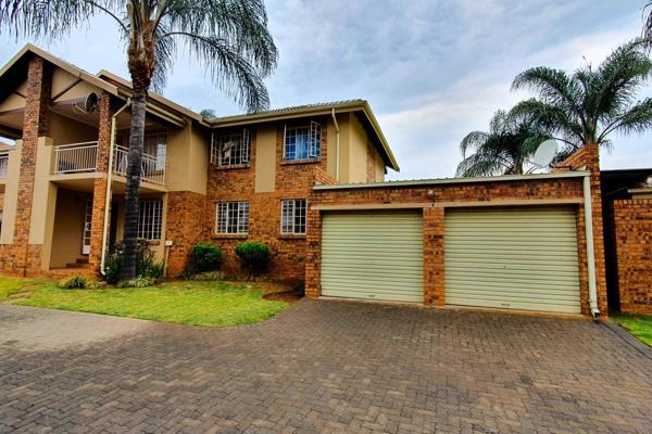 *Neat &amp; Easy To Maintain,
*Spacious TV Room &amp; Kig Practical Kitchen Space, 
*Double Garages Next To Unit,
*Main Bedroom ...