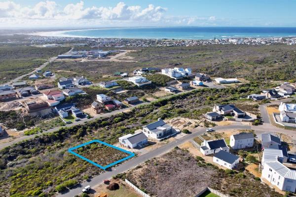 Joint Mandate: Experience the best of Struisbaai with this exceptional 800 m2 fully ...