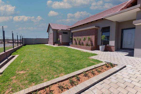 Beautiful, new, single story house in the best location Bloemfontein has to offer.  ...