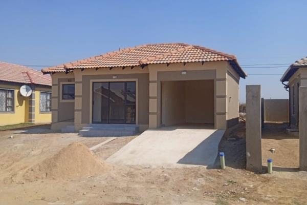 BRAND NEW HOUSE for sale in CRYSTAL PARK.

Free standing houses.

Garage NOT included.

Brand NEW Houses.

Transfer fees and ...