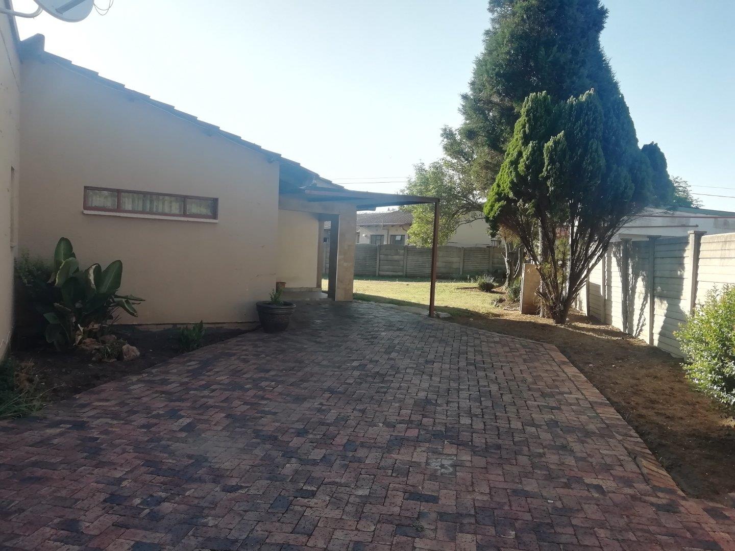 3 Bedroom House for sale in Sasolburg Central - P24-112459963