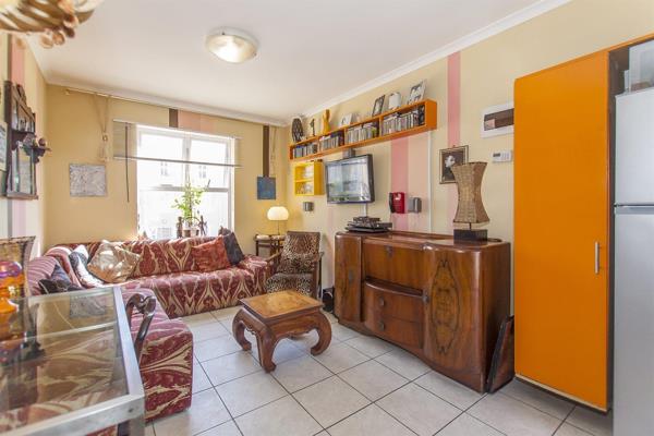 Introducing a charming 2-bedroom apartment that offers cozy and comfortable living in a convenient urban setting. This well-maintained ...