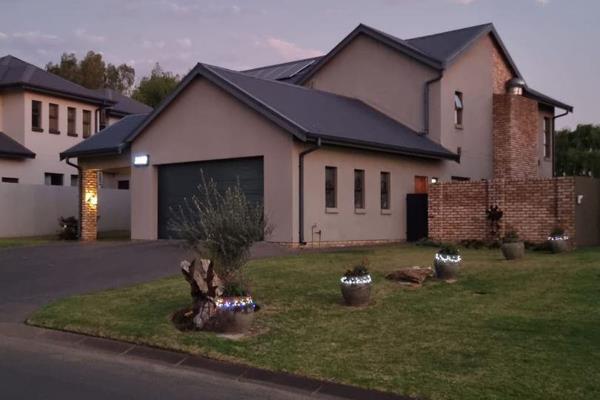 This house is situated with a high profile address, with a breathtaking view of the mighty Vaal River. Yes, this house is situated with ...