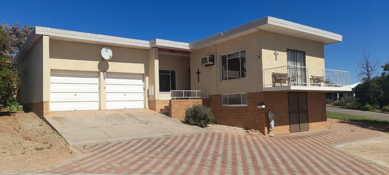 4 Bedroom House for sale in Moorreesburg P24113558262