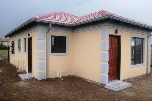 2 Bedroom House for sale in Crystal Park