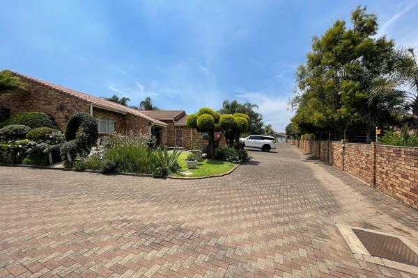 Imagine &quot;easy living&quot; in the heart of Hutten Heights! This charming stepless ...