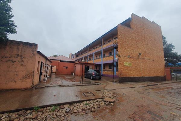 Yielding 15-16% when fully let.This building consist of 
2 shops 
12 apartments 
including lounge ,kitchen ,bathroom and room.
5 ...