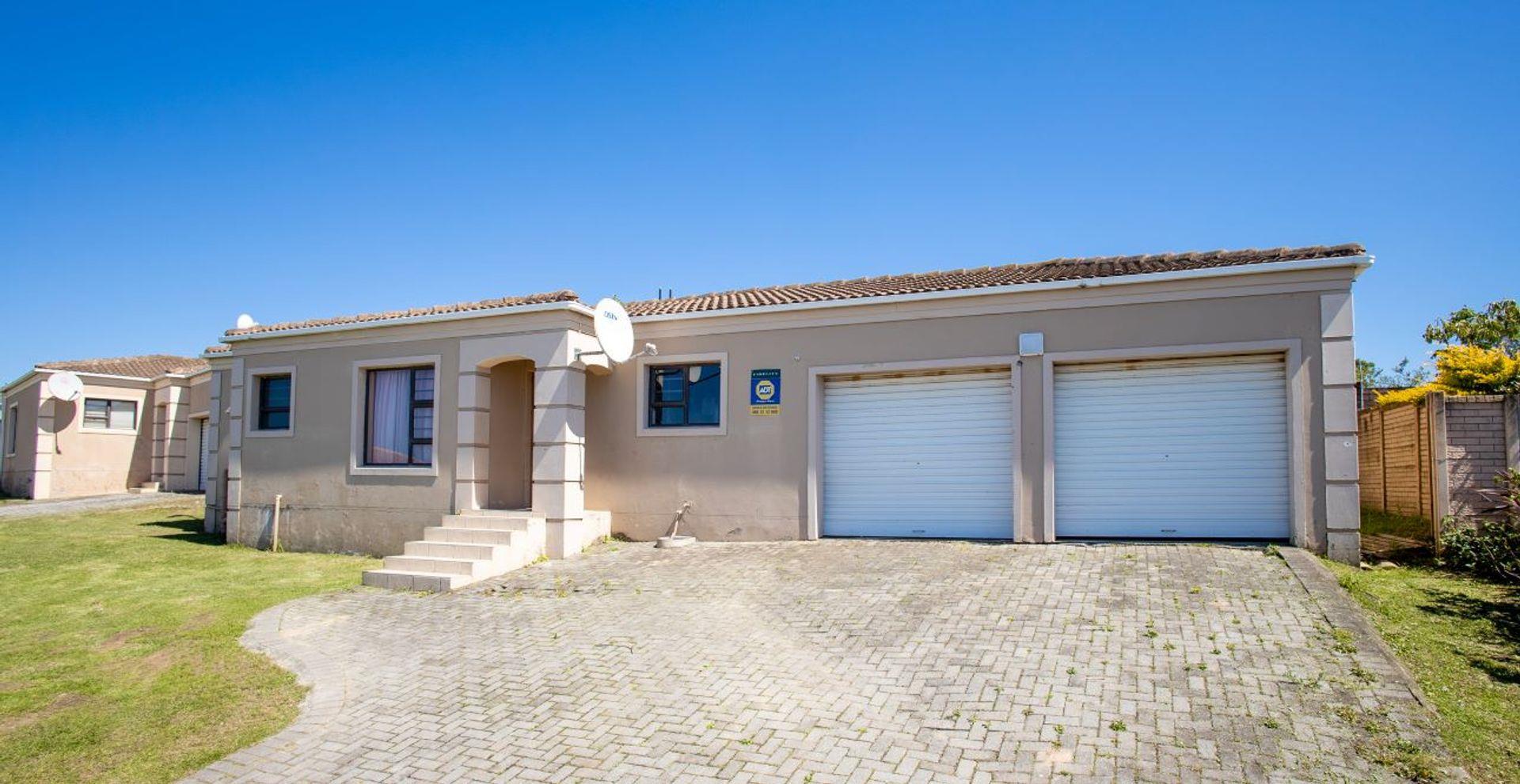 3 Bedroom Townhouse for sale in Gonubie