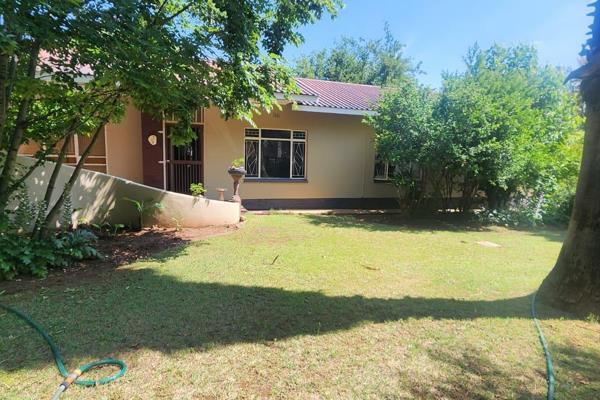 This spacious family home is situated close to Fochville High School.
The property consist of the following:
Foyer
Spacious living ...