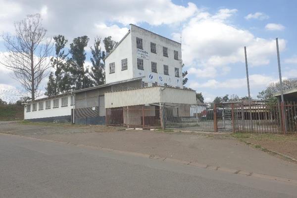 This property situated in the centre of the Industrial area of Umlaas Rd, has a variety of different buildings and offers good value at ...