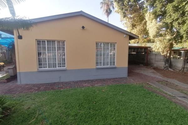 Welcome to this generously sized 3-bedroom home in Rustenburg East End, offering ample space and versatility. Situated on a well sized ...