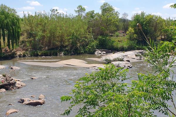 Stunning 9-Hectare Farm right next to Lanseria International Airport.
Welcome to a ...