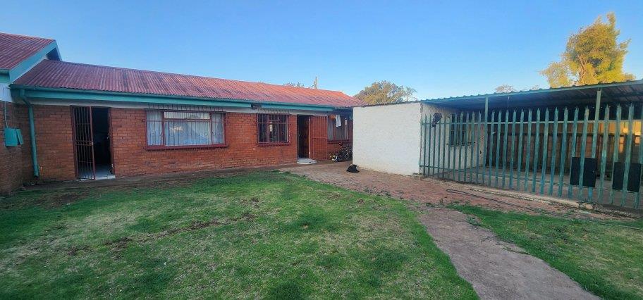 2 Bedroom House for sale in Booysens - P24-113579007