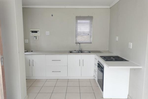 Available 1 January 2025
Small townhouse:
Open plan lounge and kitchen
3 Bedrooms (only main bedroom has cupboards)
Bathroom has ...