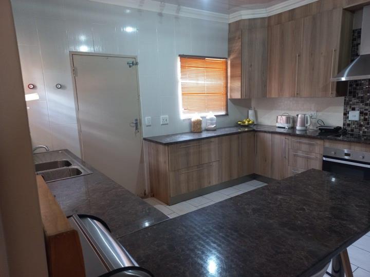 Listing number: P24-113579614, Image number: 2
