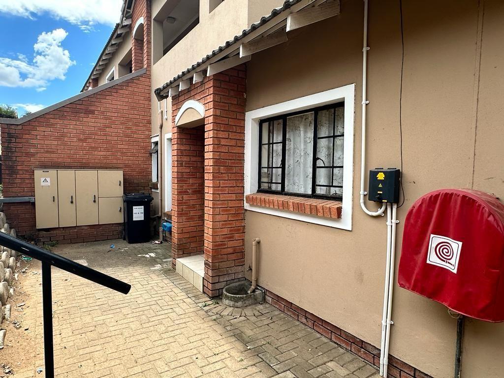 2 Bedroom Townhouse for sale in Hillside P24113580576