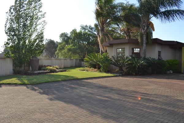 Property Inc is proud to present this home in Barry Hertzog Park.  

Features include:

- Tranquil cul-de-sac location
- ...