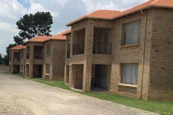 This unit offers:

GROUND FLOOR UNIT
2 Bedrooms 
1 Bathroom
Kitchen
Lounge
Patio
24/7 Security
Carport Parking
Guest ...