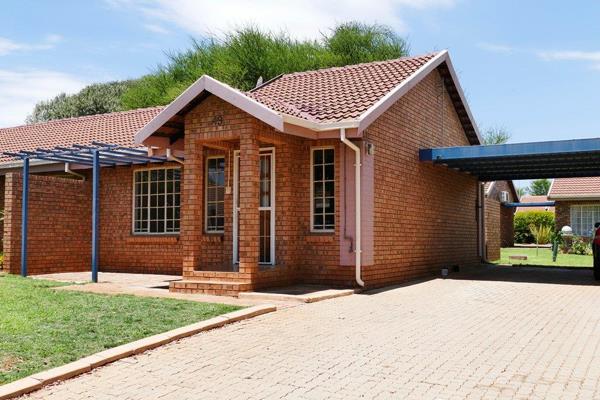 Koraal Retirement Village
Welcome to this cosy 1-bedroom Sectional Title unit in a peaceful Retirement Village designed for those aged ...