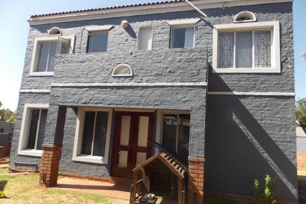 This unique double-story two bedroom home is situated in the suburb of Jordaan Park. The suburb is right next to Heidelberg Central ...