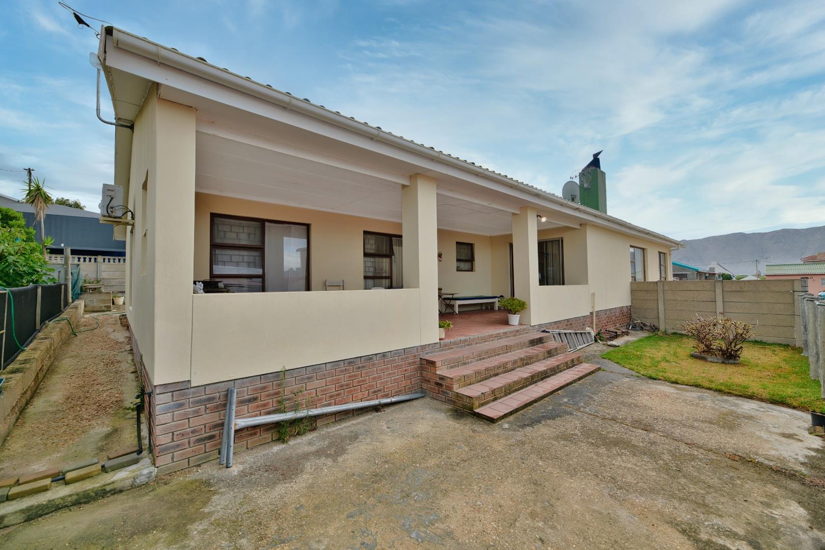 3 Bedroom House for sale in De Kelders 108 Main Road P24109703240