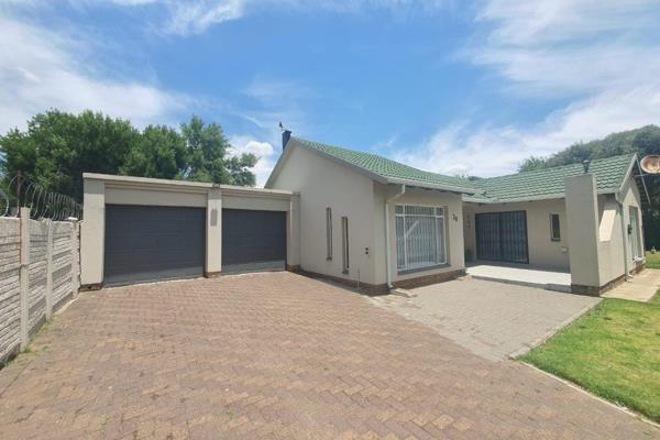 This properety offers you the following. 

Located in a good area of secunda, walking distance to oosterland high school.

This ...