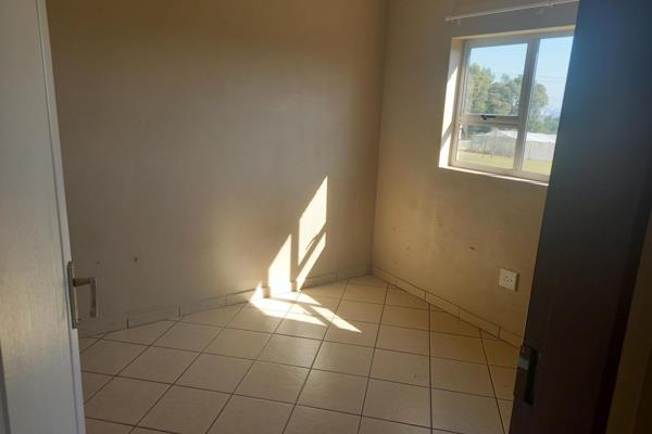 SINGLE ROOM ONLY for rent (SHARING UNITS) for only R2500.00 per room.
ONE person only ...