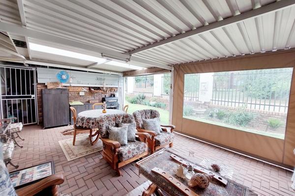 This beautiful home is situated in a well maintained RETIREMENT VILLAGE in Ninapark. It is 5km (or 8 min) from the Netcare Akasia ...