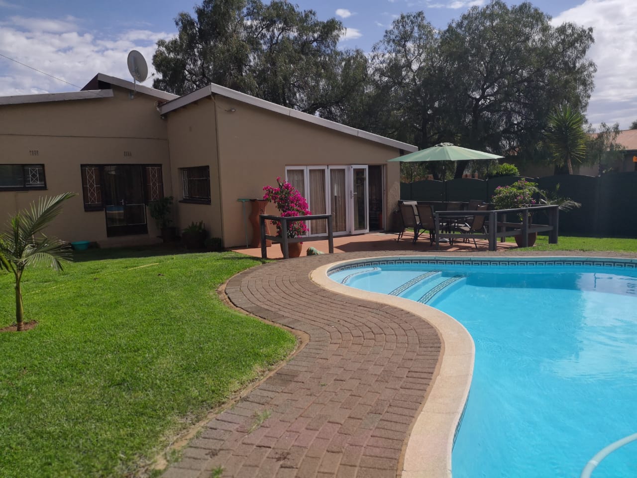 4 Bedroom House for sale in Raceview P24113587990