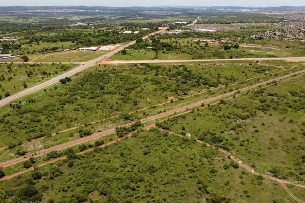 Nestled along the bustling Bronkhorstspruit Road, right next to the convenient Donkerhoek toll gate, lies a prime 25-hectare property ...