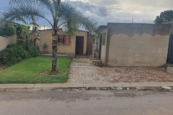 This charming 1-bedroom house is a fantastic opportunity for both homeowners and investors. Situated in the heart of Olievenhoutbosch ...