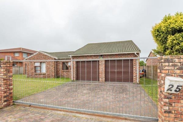 This low-maintenance face brick home is located in the very quiet suburb of Kamma Park.

It boasts four bedrooms, all fitted with ...