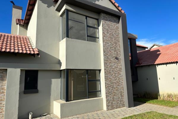 Luxurious Newly Built Four bedroomed house For Sale in Somerton, Bloemfontein??

This Is A Dream Home??Featuring all modern finishes ...