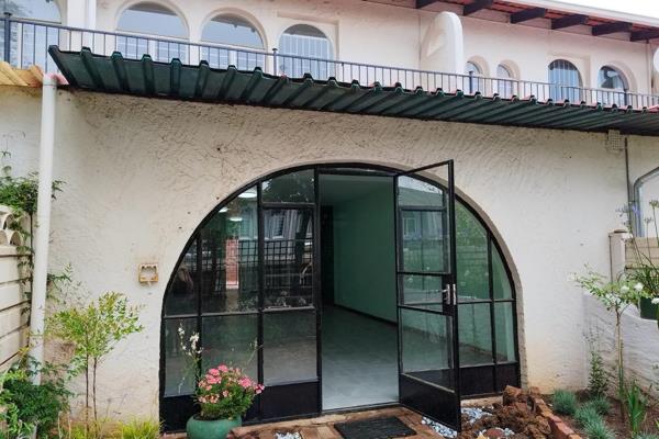 Newly renovated unit available to rent.

 Rental is R9 000 Deposit is R9 000

 One small dog only, no cats allowed.

 This 3-bedroom ...