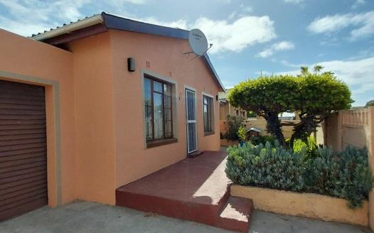 4 Bedroom House for sale in Belhar