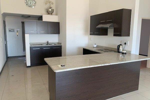 Executive luxurious penthouse apartment in upmarket complex with 24 Hr security. Top finishes throughout. This unit comprises of two ...