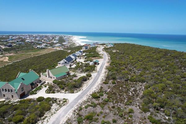 Exclusive Mandate Alert!  Only 80 properties are available in this sprawling 302-hectare estate. Enjoy breathtaking views of Struisbaai ...