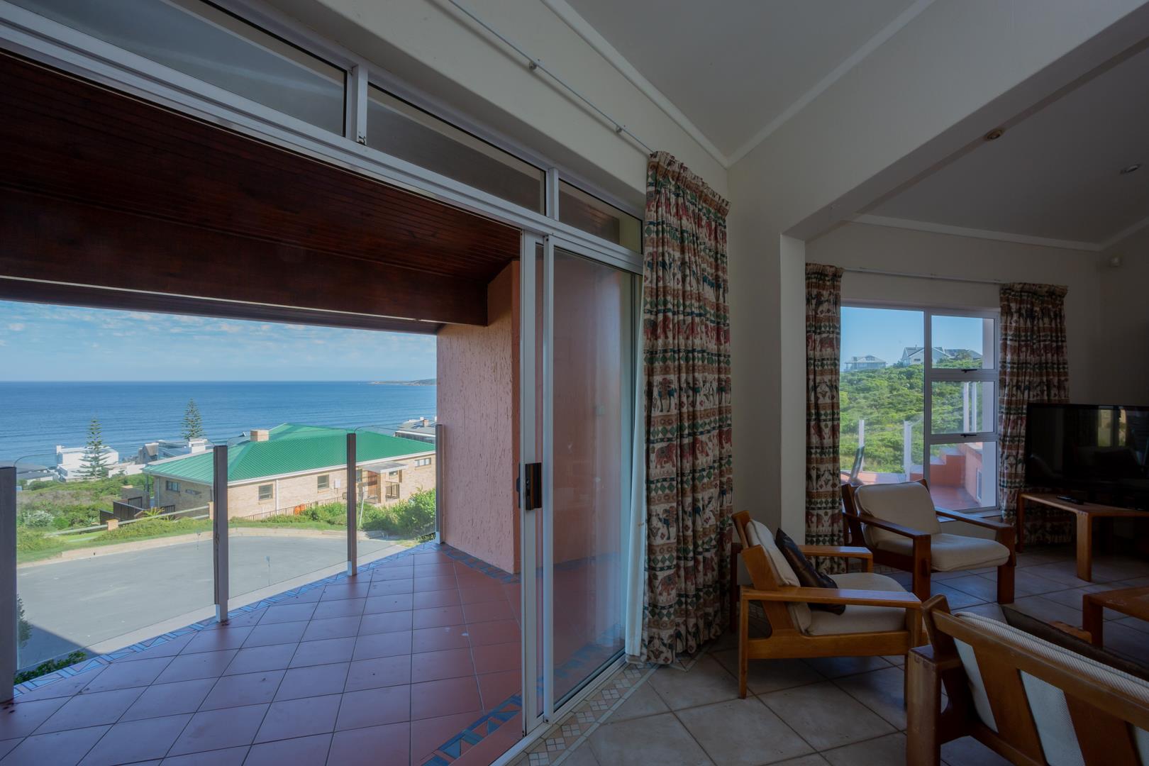 Photo of 4 Bedroom House for sale in Boggomsbaai