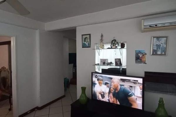 One bedroom apartment situated in a popular street in Amalinda.

This apartment is a lockup and go and is perfect for a first time ...