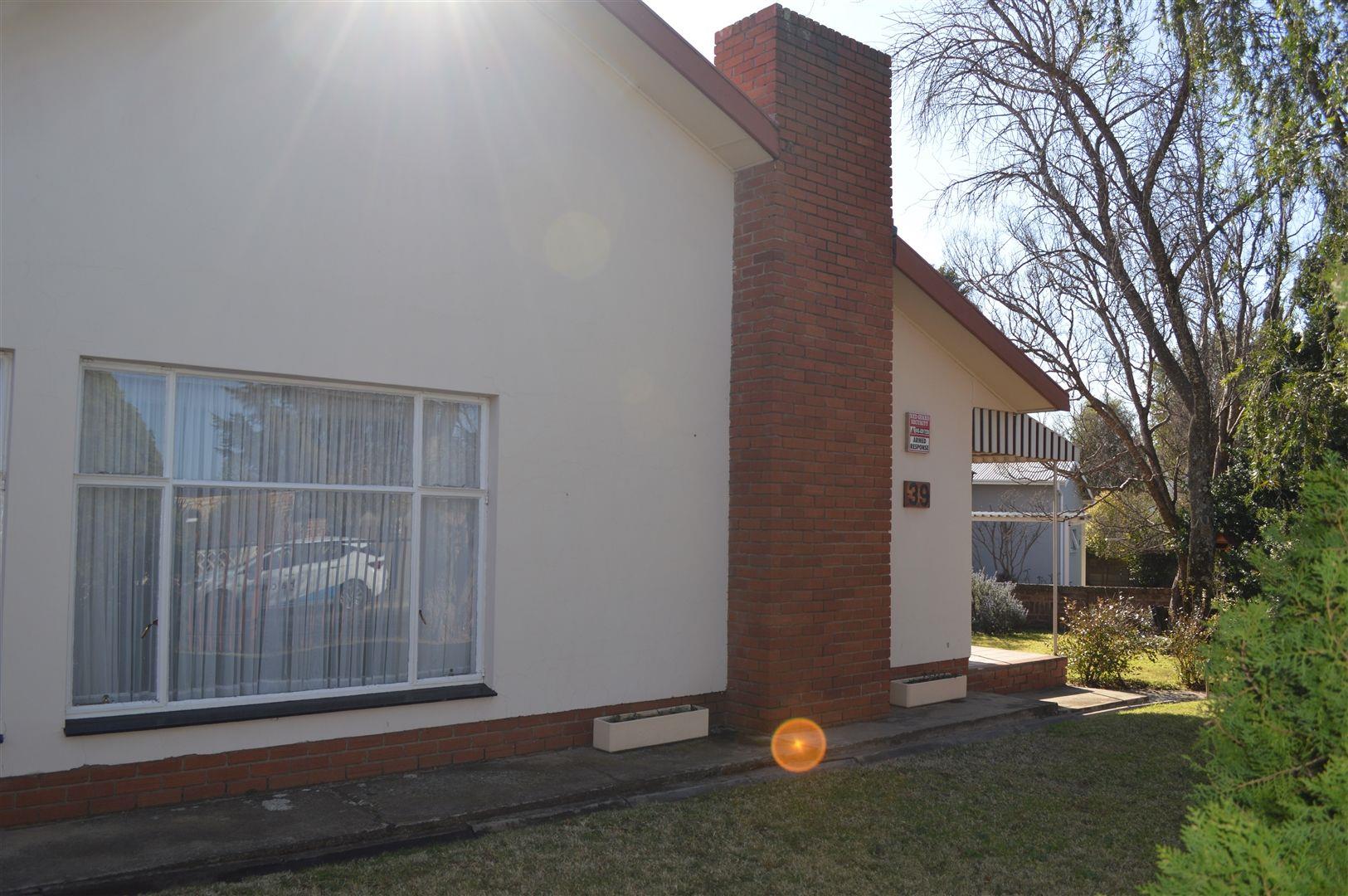 4 Bedroom House for sale in Komani Park 39 Kowie Crescent P24113018790